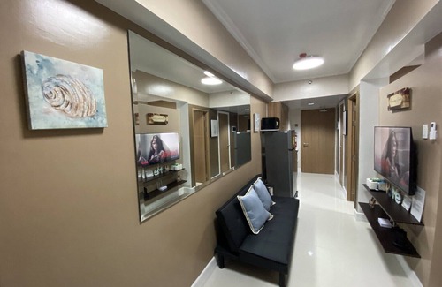 Barangay 76 Condominio | 1 BR Fully Furnished Condo across MOA with Pool and Parking - Shore 3 Unit 1146