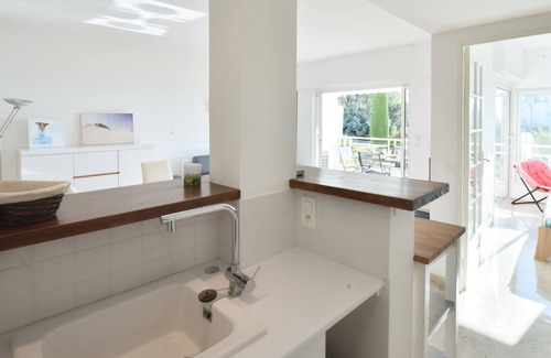 California - Pezou Apartamento | 1-Br Sea view Luxury Residential with pool