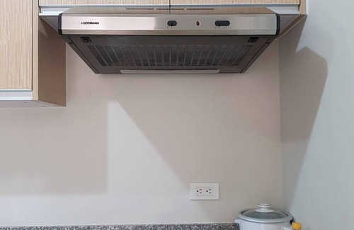 Antipolo Condominio | 1 BR Taytay Condo WIFI Cignal Netflix Pool Patio