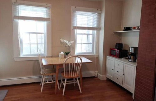 Framingham Casa | 1 BR unit, private entrance and bathroom, free parking, walk to FSU