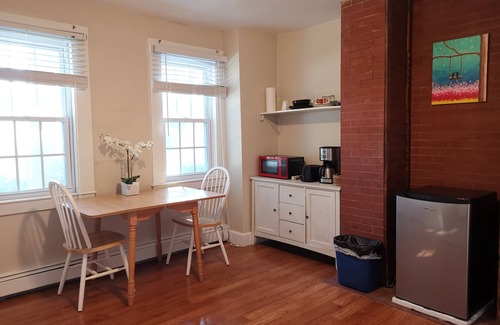 Framingham Casa | 1 BR unit, private entrance and bathroom, free parking, walk to FSU