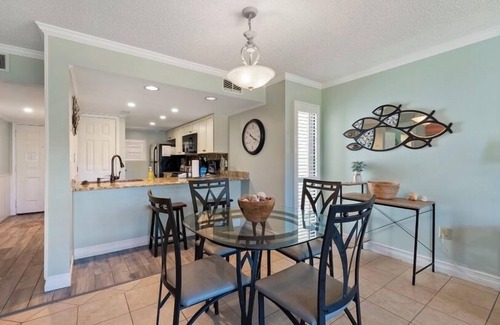 Panama City Beach Villa | 1 BR w 2 Q & Murphy Bed. Sleeps 6. 2 Baths. Gated. Free Pickleball Fitness Golf