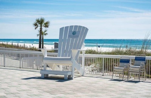 Panama City Beach Villa | 1 BR w 2 Q & Murphy Bed. Sleeps 6. 2 Baths. Gated. Free Pickleball Fitness Golf