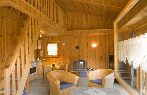 Druebeck Casa | 1 cómoda cabaña de madera con chimenea en el bosque, perro bajo petición