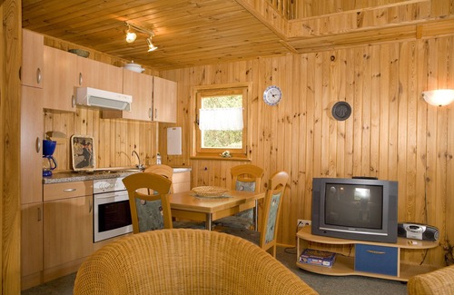 Druebeck Casa | 1 cómoda cabaña de madera con chimenea en el bosque, perro bajo petición