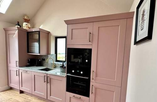 Ayr Cabaña | #1 Country Escape with Sea Views, Ayr, Ayrshire 4 guests 2 bedrooms 2 bathrooms