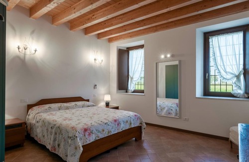 Pralboino Otro | 1) Cozy One-Bedroom Apartment in Agriturismo with Queen Bed and Sofa Bed