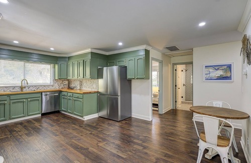 North Forest Beach Casa | 1 Dove Street - New to Rental Market & Vrbo- 4 Minute walk to the Beach.