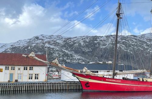 Lødingen Apartamento | 1. etg i Dampskipsbrygga, Lødingen havn