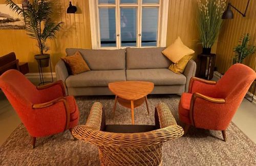 Lødingen Apartamento | 1. etg i Dampskipsbrygga, Lødingen havn