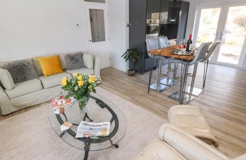 Pembroke Dock Casa | 1 Gloucester Way