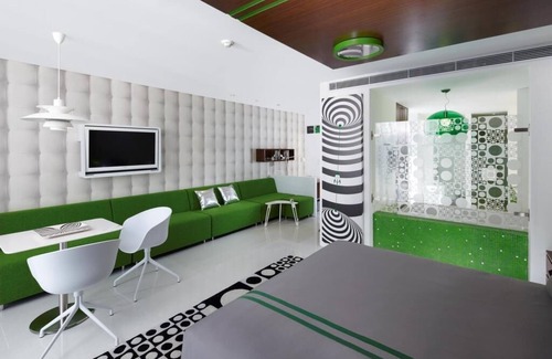 Raya Kuta Hotel | 1 Gran estudio con balcón y cóctel Sunset gratis.