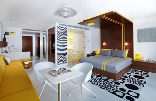 Raya Kuta Hotel | 1 Gran estudio con balcón y cóctel Sunset gratis.