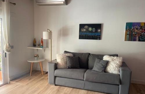 San Vicente del Raspeig Casa | 1 Habitación con baño privado frente a la piscina, máximo para 4 personas, No es la casa completa,1cama y 1 sofa-cama