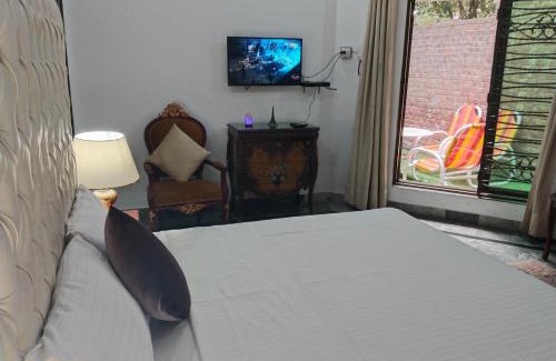 Lahore Villa | 1 Kanal Entire House with 4 Bedrooms
