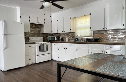 Lexington Casa | 1 king/2queen bd home next to big park