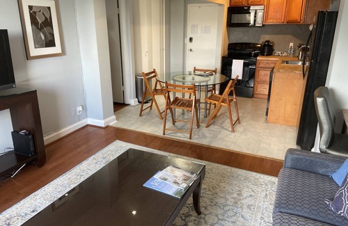 Downtown Atlanta Condominio | 1 King BR Downtown ATL with FREE Parking