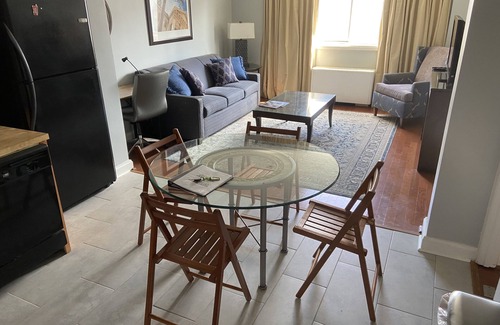 Downtown Atlanta Condominio | 1 King BR Downtown ATL with FREE Parking