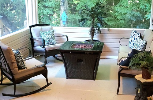 Westgate Casa | 1 King suite 2 queen's bedroom lfamily home great location!