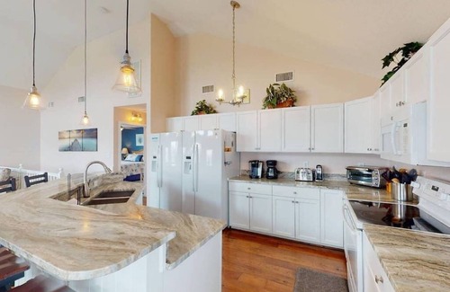 Rodanthe Casa | 1-lot Oceanside 6 Bedroom Home, Private Pool, Pet Friendly, Private Beach Access