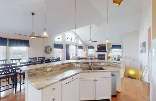 Rodanthe Casa | 1-lot Oceanside 6 Bedroom Home, Private Pool, Pet Friendly, Private Beach Access