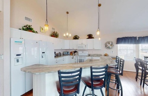 Rodanthe Casa | 1-lot Oceanside 6 Bedroom Home, Private Pool, Pet Friendly, Private Beach Access