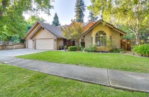 Merced Casa | 1 Mi to Applegate Park Zoo Pet-Friendly Home