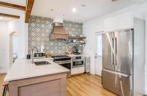 College Park Casa | 1 Mi to Arts District Modern Hyattsville Hideaway