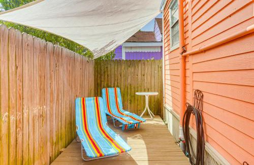 Galveston Casa | 1 Mi to Beach Colorful Cottage in Galveston!