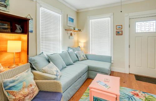Galveston Casa | 1 Mi to Beach Colorful Cottage in Galveston!