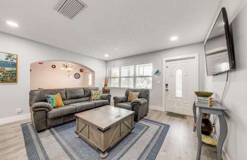Lantana Casa | 1 Mi to Beach Sunny Lantana Cottage with Pool!