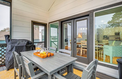 Montgomery Casa | < 1 Mi to Boat Ramp: Waterfront Lake Conroe Home!