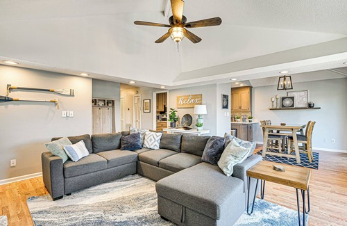 Myrtle Beach Casa | 1 Mi to Broadway at the Beach: Home w/ Large Yard!