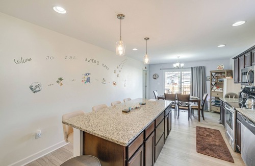 Issue Casa | 1 Mi to Colonial Beach Boardwalk: Home w/ Fire Pit