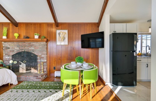 Salem Apartamento | 1 Mi to Downtown Salem: Studio w/ Fire Pit Access