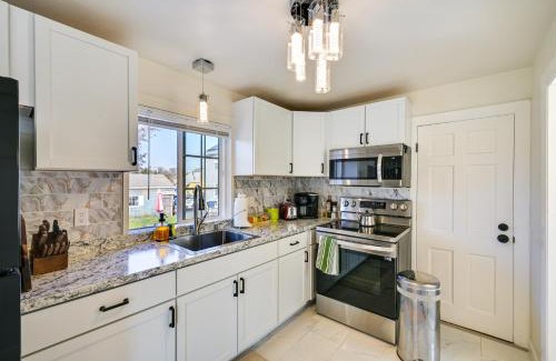 Salem Apartamento | 1 Mi to Downtown Salem Studio with Fire Pit Access