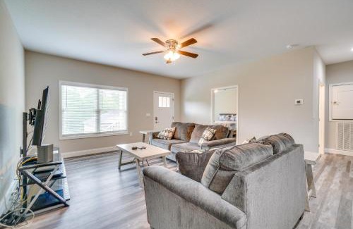 Crossville Casa | 1 Mi to Dtwn Crossville Spacious Home with Patio!