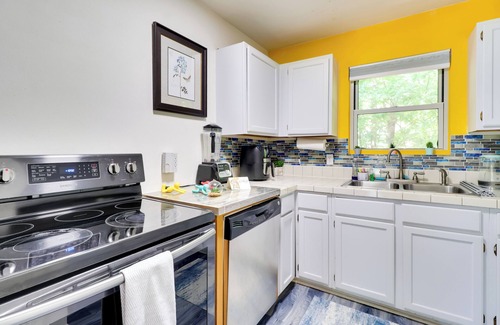 Georgetown Apartamento | 1 Mi to Dtwn + Fenced Yard: Georgetown Getaway!
