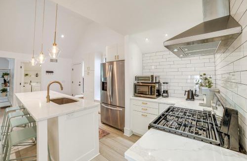 Grand Rapids Apartamento | 1 Mi to Dtwn Grand Rapids Chic Condo with Balcony!