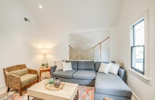 Grand Rapids Apartamento | 1 Mi to Dtwn Grand Rapids Chic Condo with Balcony!