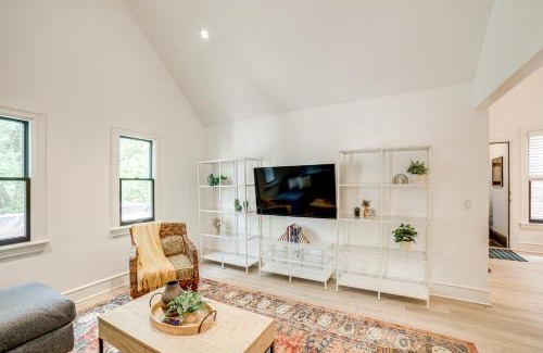 Grand Rapids Apartamento | 1 Mi to Dtwn Grand Rapids Chic Condo with Balcony!