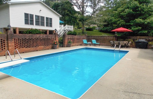 Hudson Casa | 1 Mi to Dtwn: Home w/ Fire Pit & Deck in Hudson!