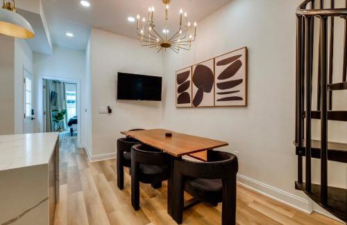 Church Hill Casa | 1 Mi to Dtwn Hot Tub Haven in Richmond!