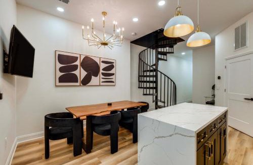 Church Hill Casa | 1 Mi to Dtwn Hot Tub Haven in Richmond!