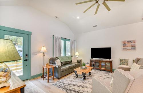 Manteo Casa | 1 Mi to Dtwn Manteo Dog-Friendly Home with Deck