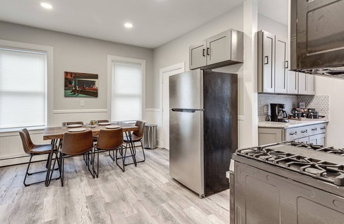 Federal Hill Apartamento | 1 Mi to Dtwn: Pet-Friendly Providence Apt w/ Yard