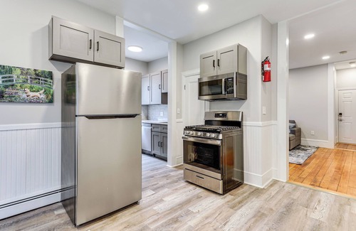 Federal Hill Apartamento | 1 Mi to Dtwn: Pet-Friendly Providence Apt w/ Yard