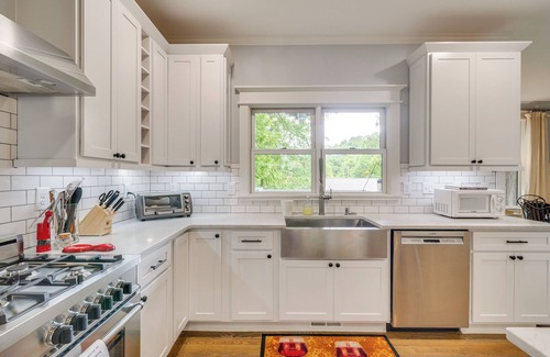 Duke Park Casa | 1 Mi to Dtwn: Upscale Retreat in Durham!