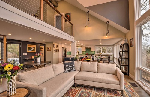 Hyannis Cabaña | 1 Mi to Ferry & Beach: Waterfront Hyannis Home!