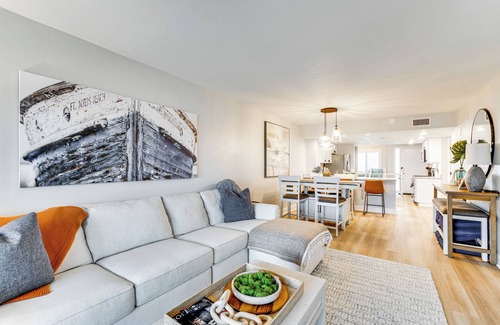 South Island Condominio | < 1 Mi to Fort Myers Beach: Bayfront Condo w/ Pool